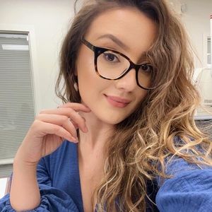 Meet your Posher, Julissa